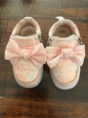 👚CLOSET CLEAN OUT SALE👖Girls Pink Bow Sparkle Light up Slip-On Sneakers size 7